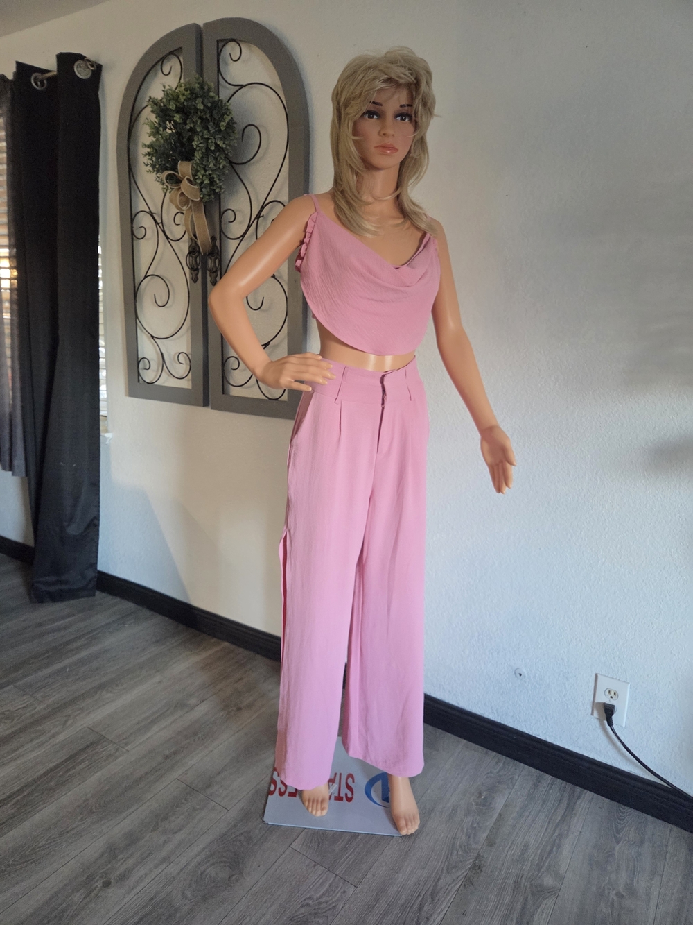 NWOT 2 Piece Set. Pink Split Wide-Leg Pants & Crop Top. Size M
